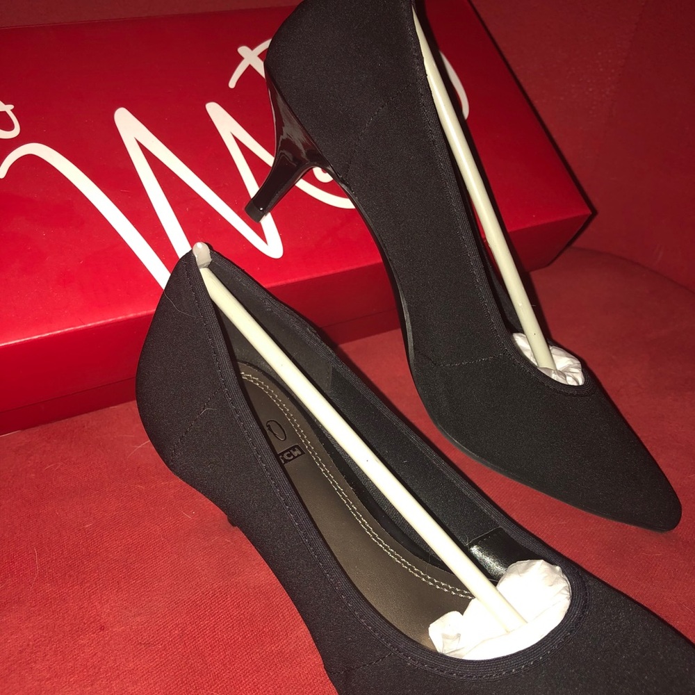 Black Pumps